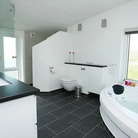 Dom wakacyjny Four-bedroom Holiday In 19