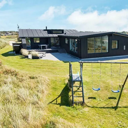 Dom wakacyjny Four-bedroom Holiday In 19 Løkken