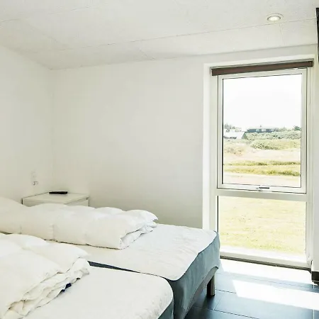 Dom wakacyjny Four-bedroom Holiday In 19